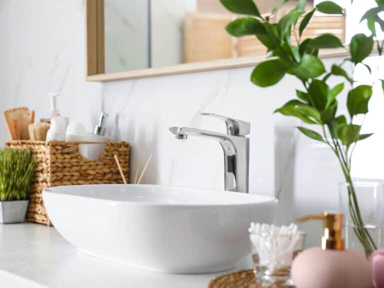 how to decorate a bathroom counter